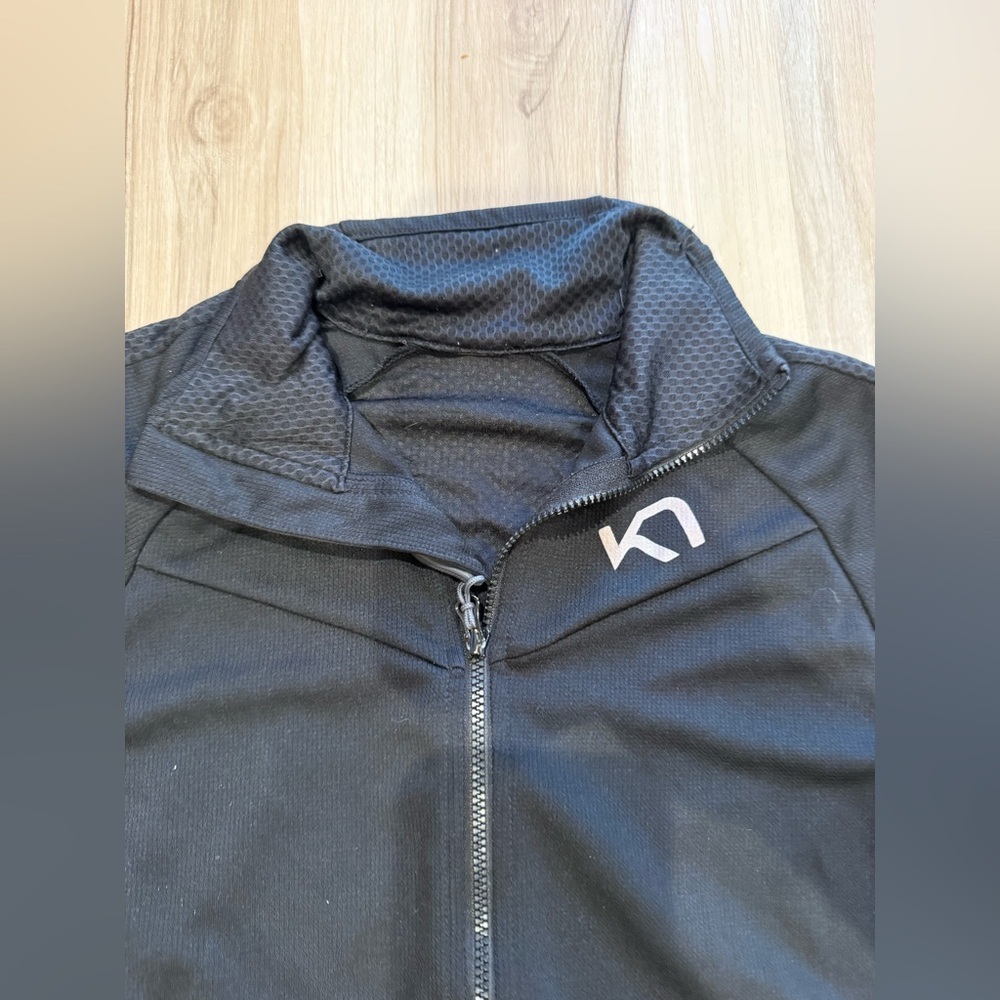 Kari Traa full zip with pockets , fits like xs - size tag is gone - Picture 3 of 7